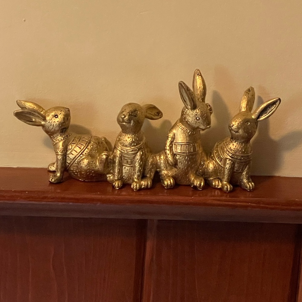 Gold bunny decoration